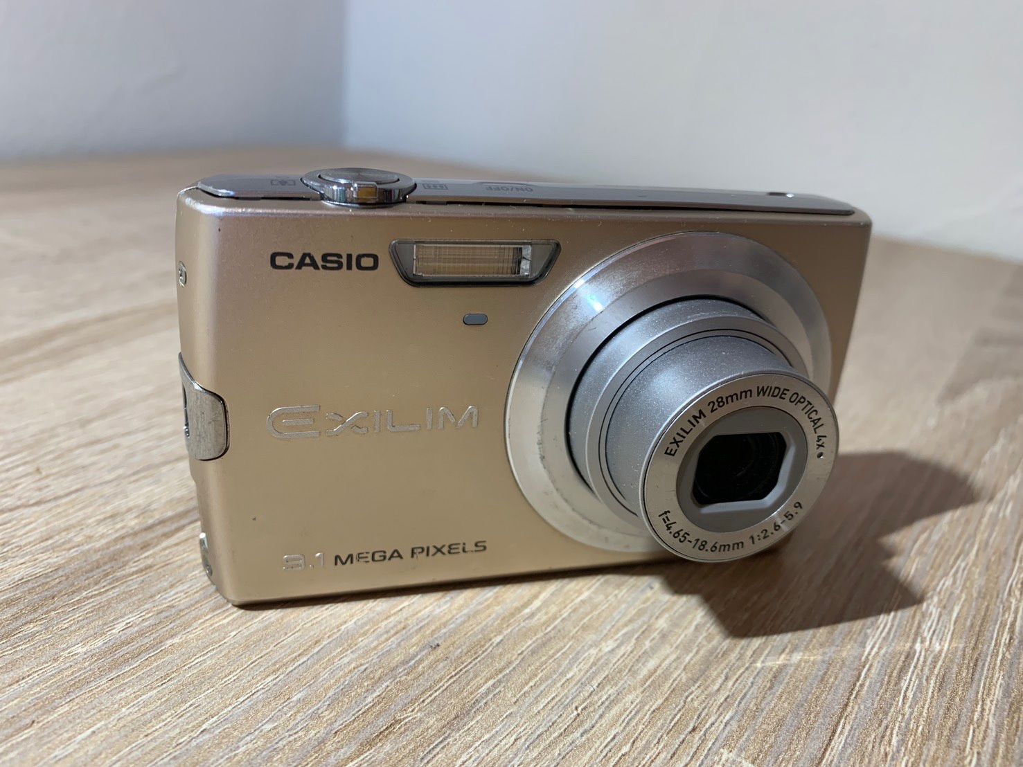 7908 Casio EXILIM EX-Z250 ゴールド デジカメ - メルカリ