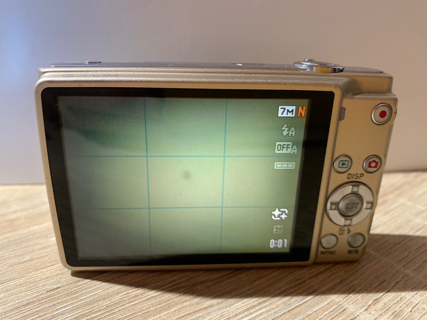 7908 Casio EXILIM EX-Z250 ゴールド デジカメ - メルカリ