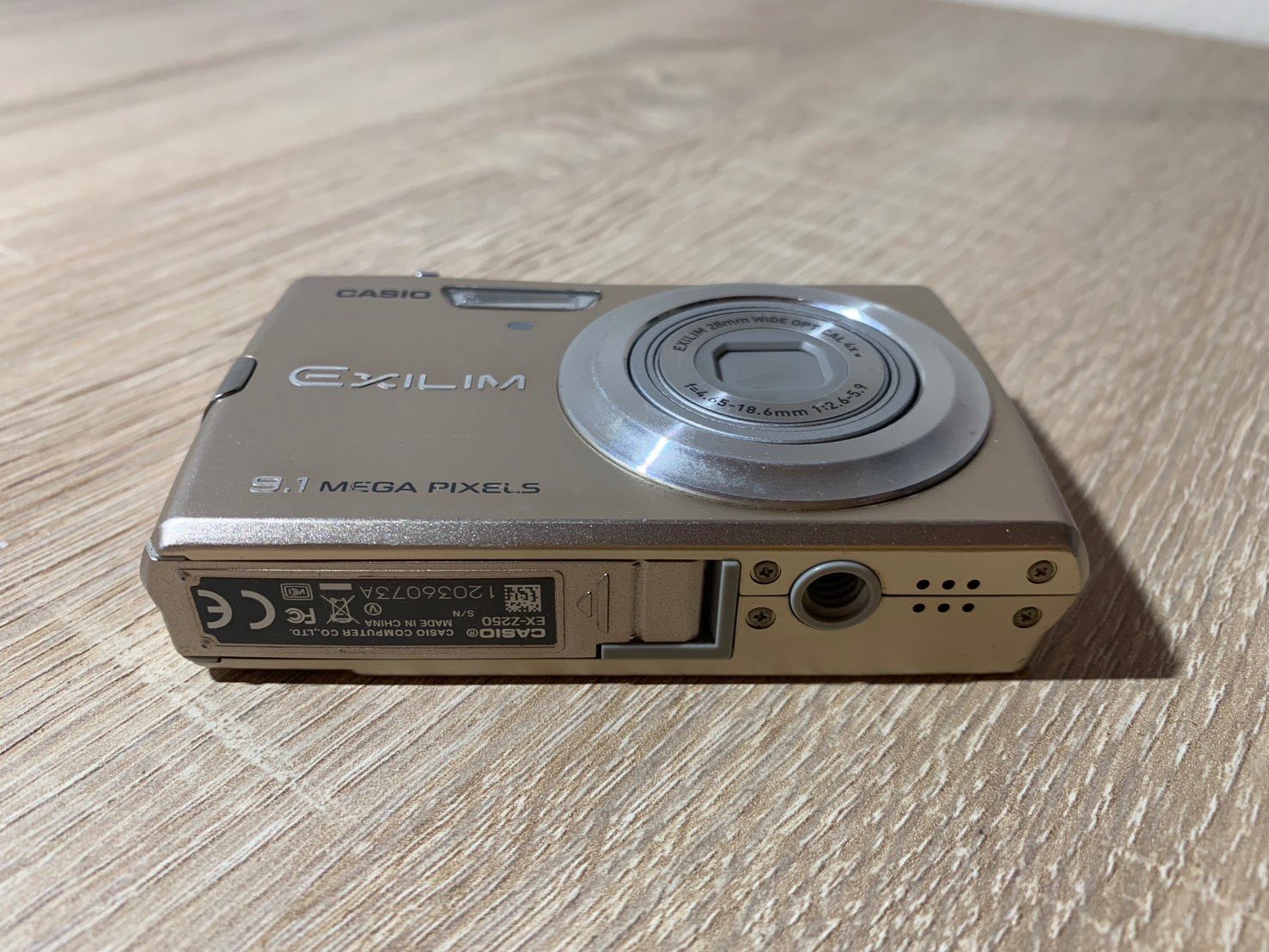 7908 Casio EXILIM EX-Z250 ゴールド デジカメ - メルカリ