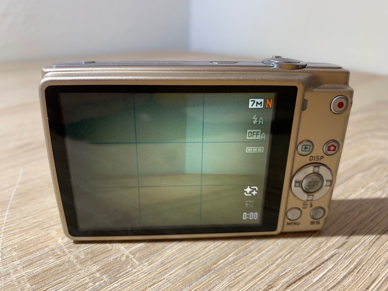 7908 Casio EXILIM EX-Z250 ゴールド デジカメ - メルカリ