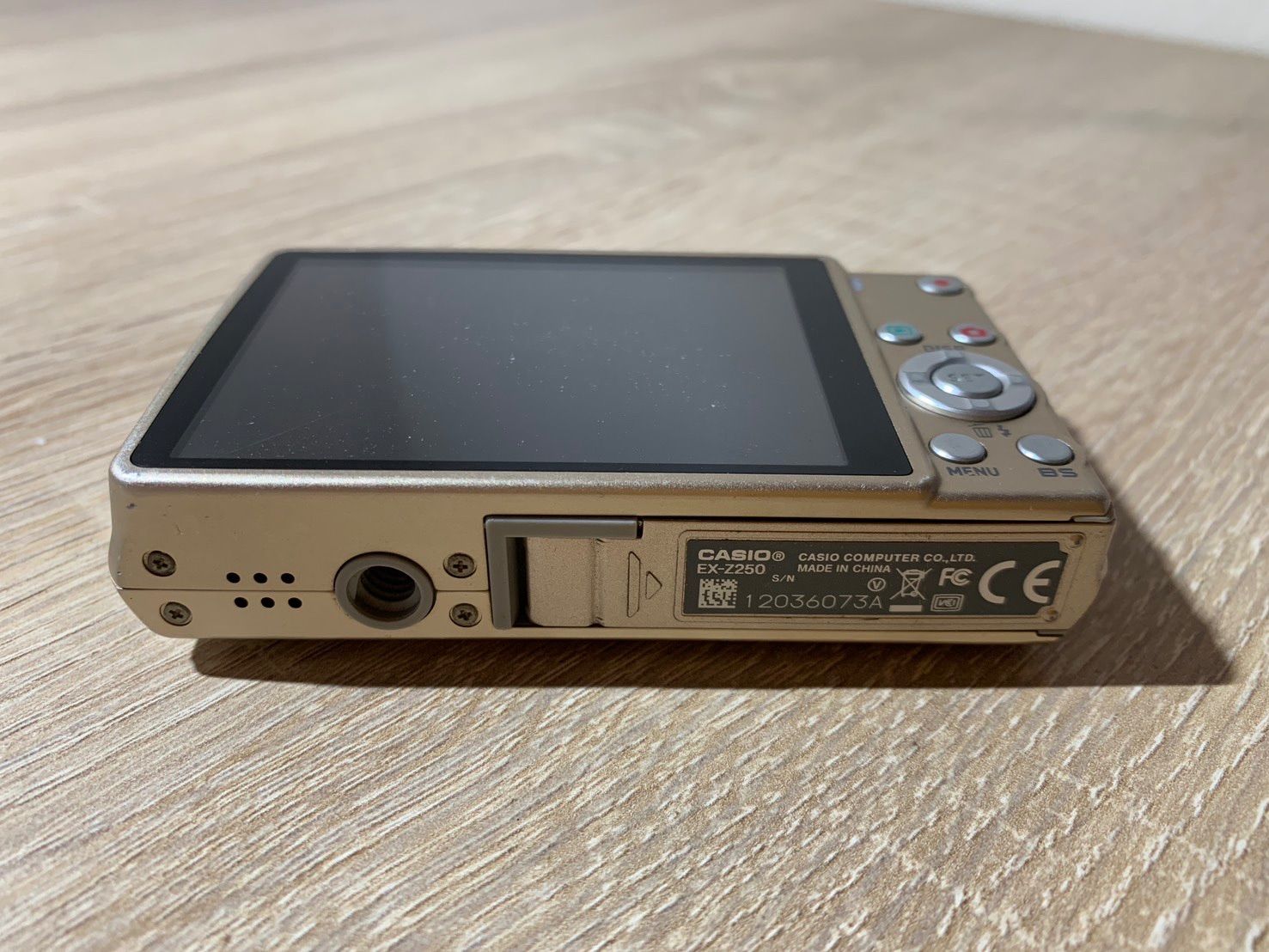 7908 Casio EXILIM EX-Z250 ゴールド デジカメ - メルカリ