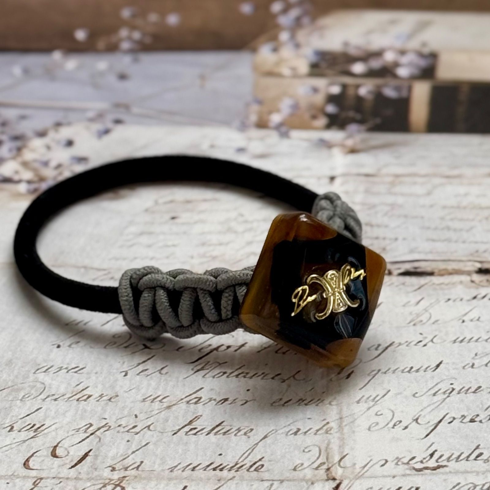 ハンドメイド】スクエアレジンとゴム編みのヘアゴム｜長く使える日本製