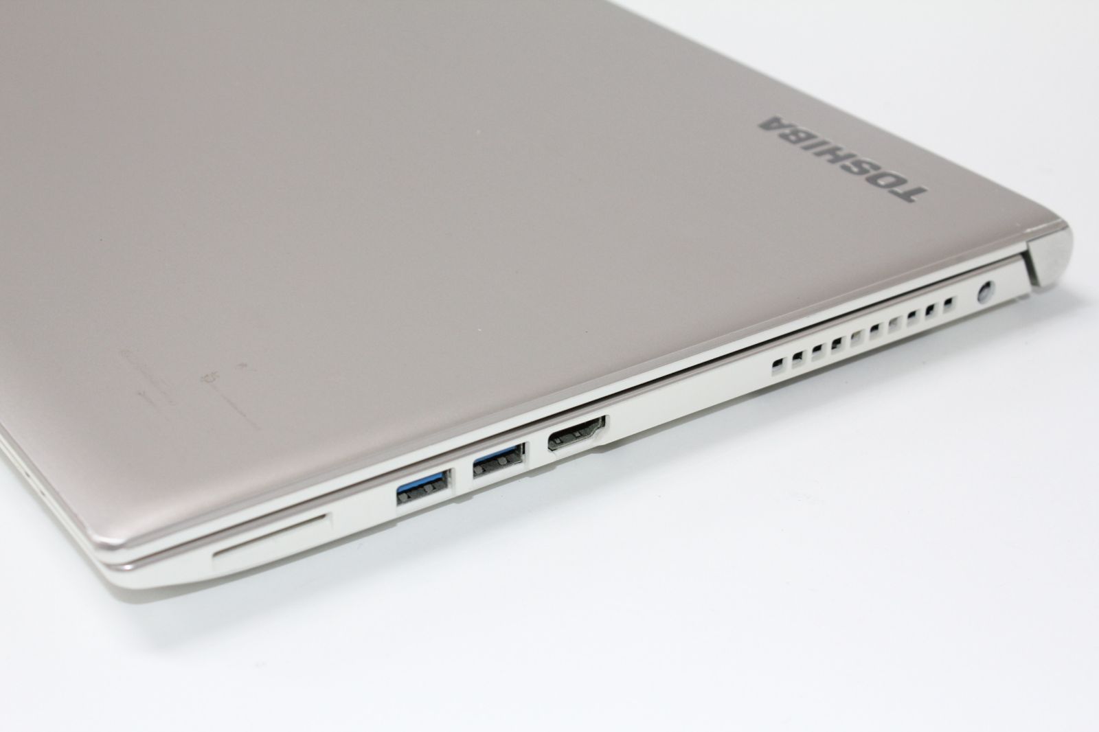 中古ノートPC】東芝〈dynabook AZ45/BG〉Intel core i5/SSD256GB