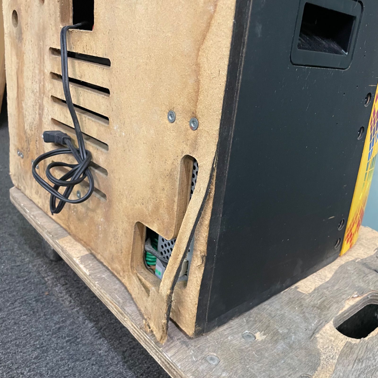 ♭ 戦姫絶唱シ ンフォギア 5号機 スロット 実機 鍵付き コイン不要機