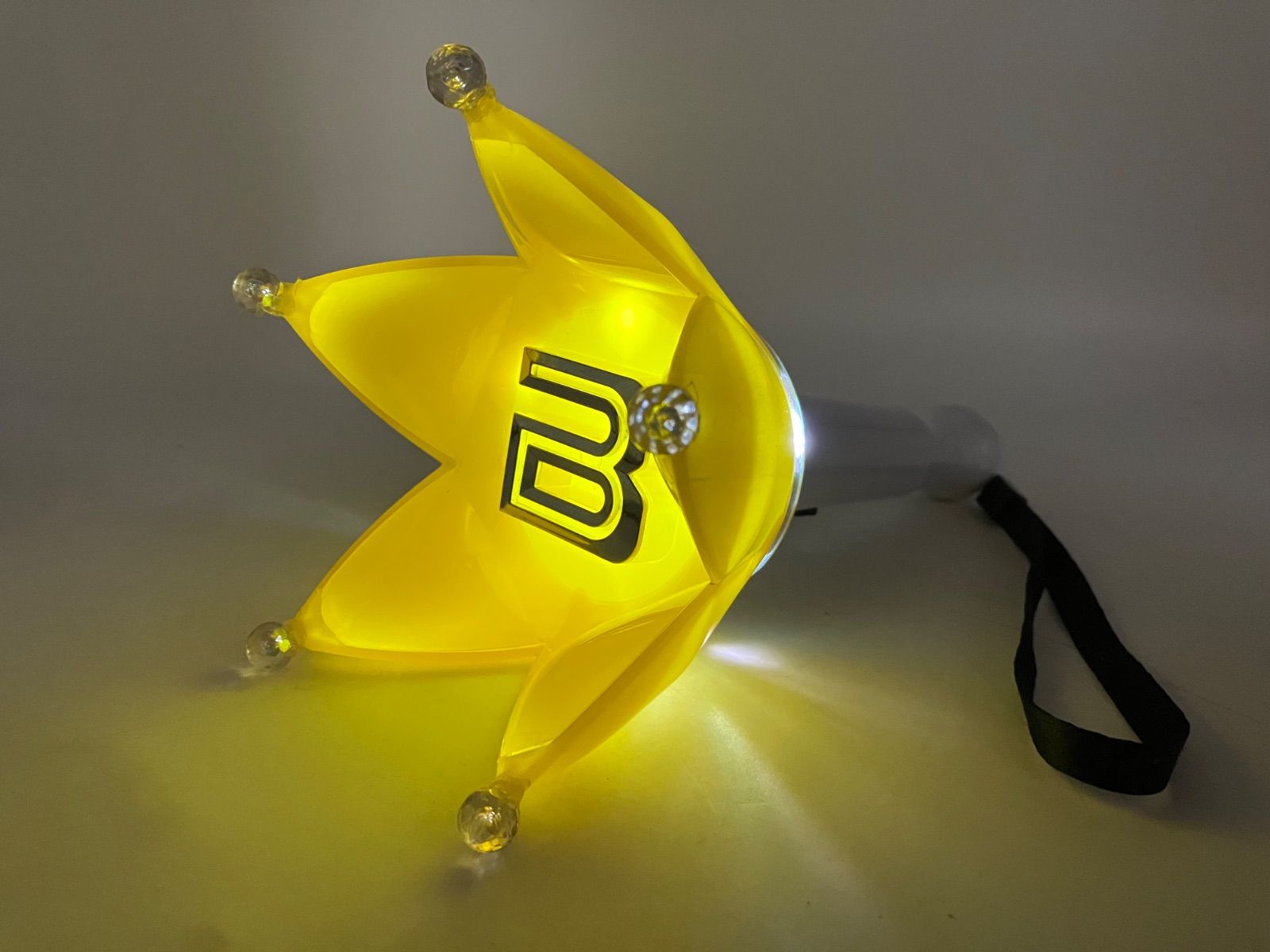 🔦BIGBANG🔦 ペンライト ver3 王冠 - メルカリ