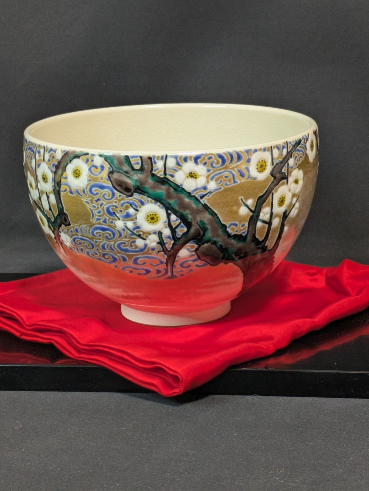 九谷焼 東山作 抹茶碗 金彩白梅流水文 共箱 共布 栞 伝統工芸 茶道具