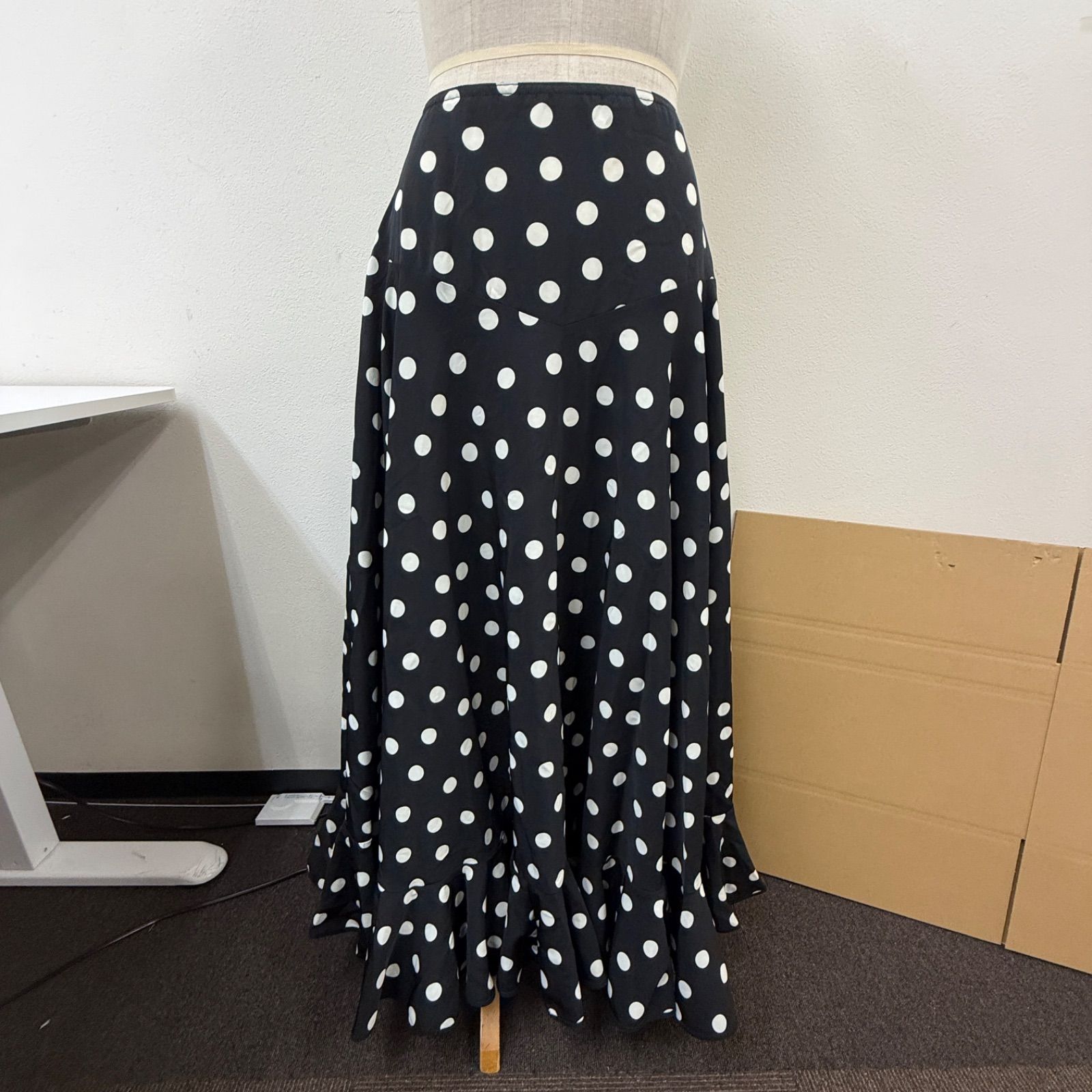 フラメンコスカート バタデコーラ　黒と白のドット チャコット】フラメンコ衣装 スカート ファルダ 黒 ドット フレア