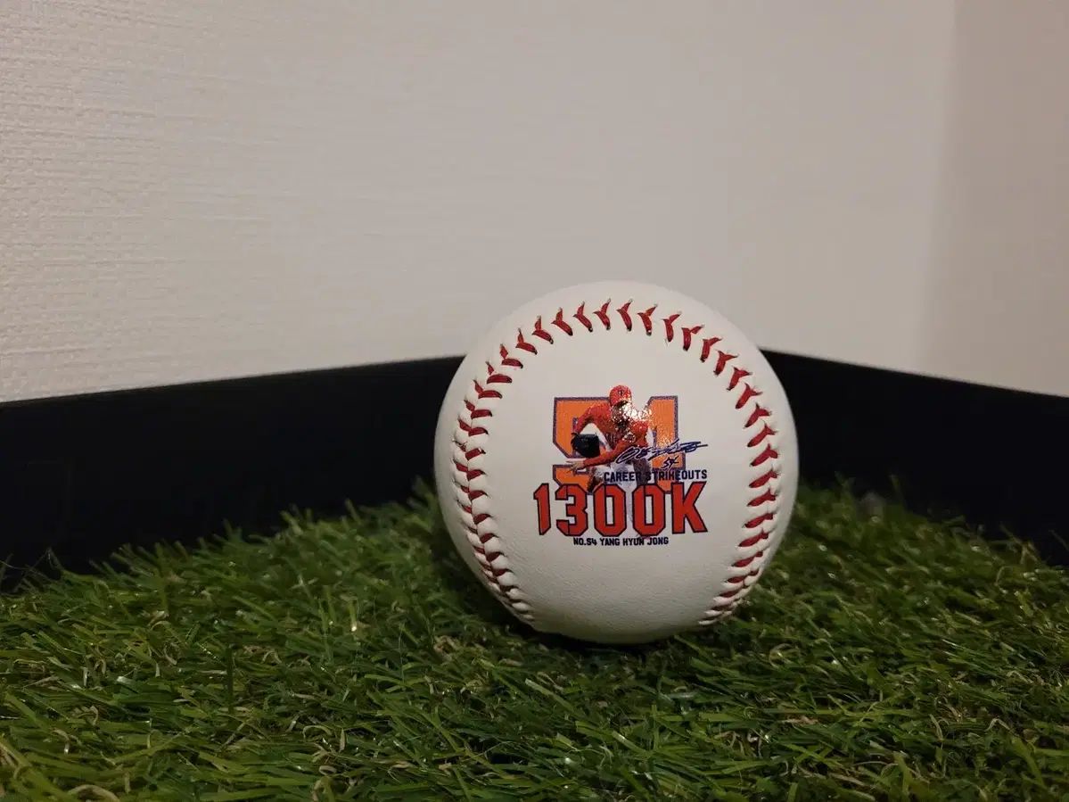 KIAタイガース 梁 玹種（ヤン・ヒョンジョン） 1300奪三振 記念球 (チームロゴ入り野球ボール)