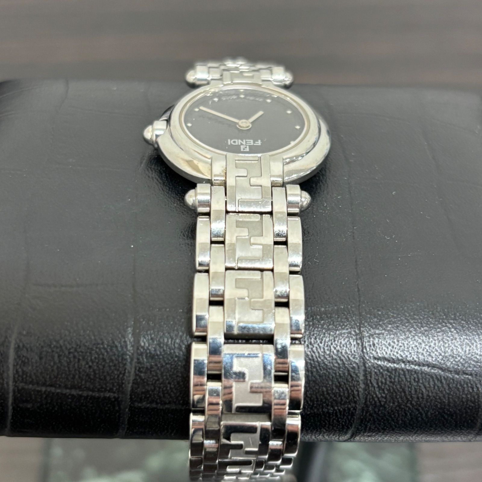 FENDI フェンディ 腕時計 ズッカ柄 シルバーカラー ブラック文字盤