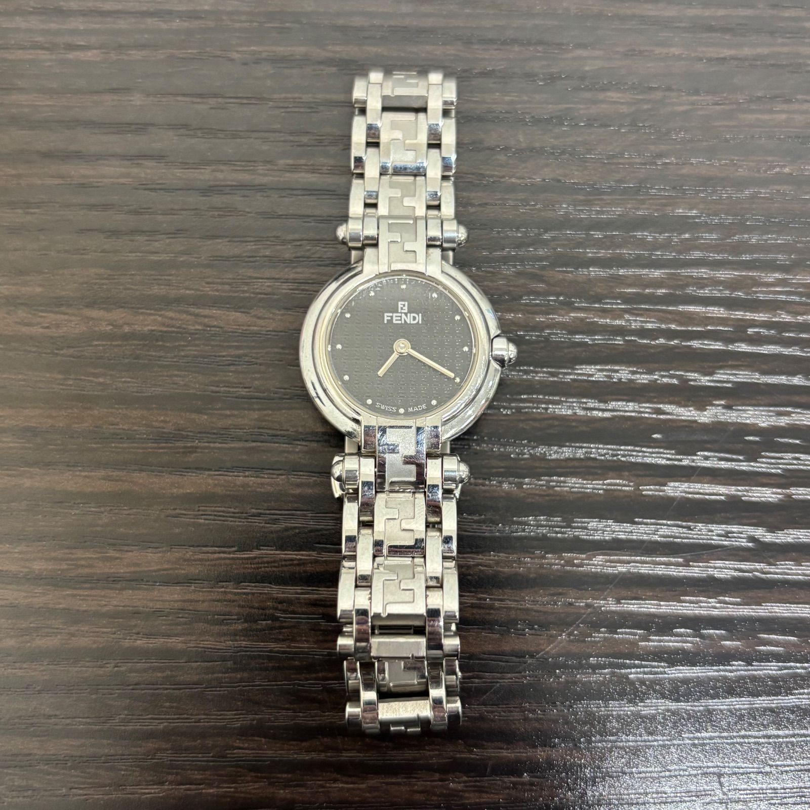 FENDI フェンディ 腕時計 ズッカ柄 シルバーカラー ブラック文字盤