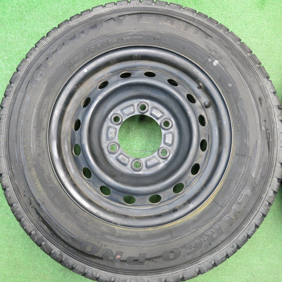 長野発！バリ山美品！2015製 美品 バリ山 195/80R15 107/105L