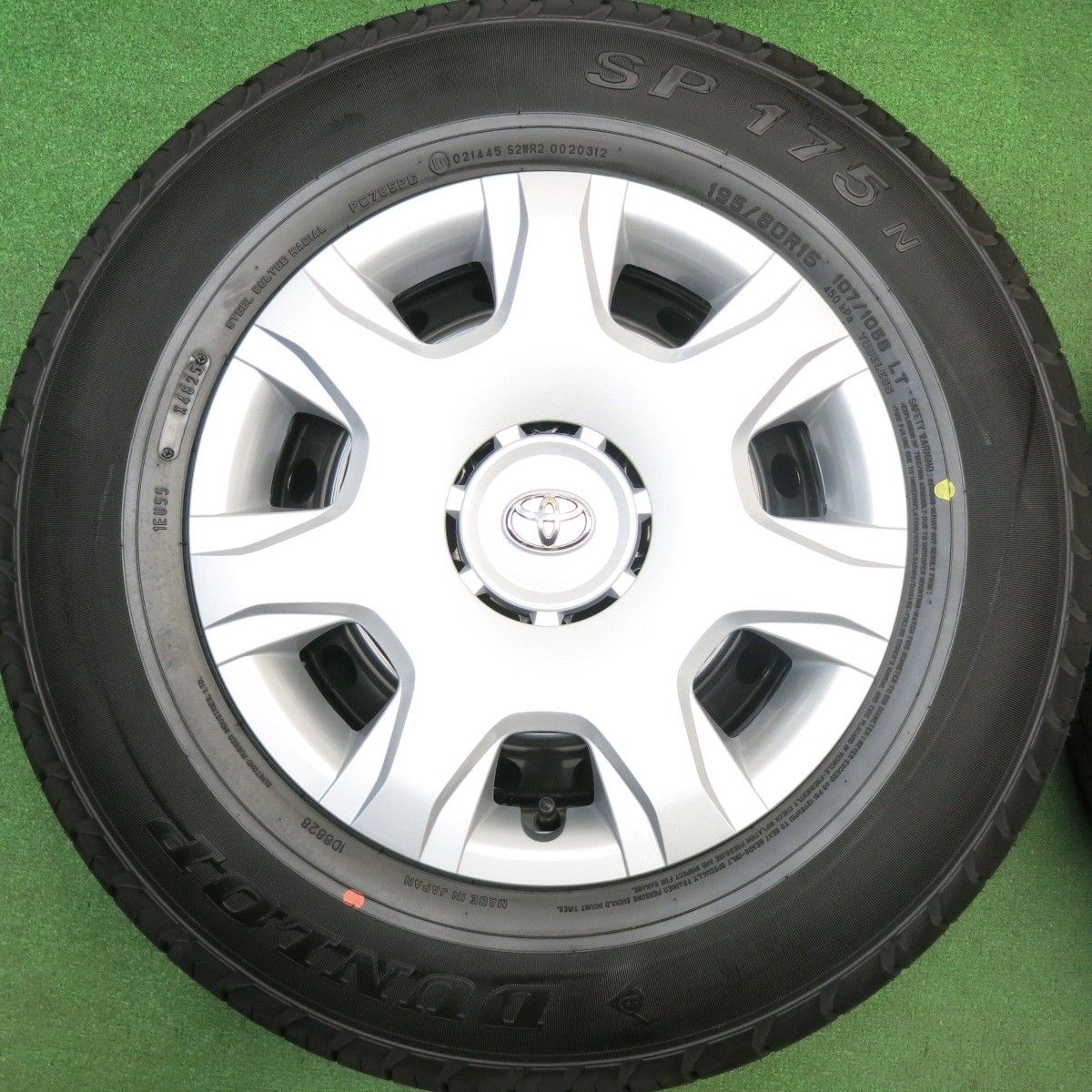 新車外し！25年☆トヨタ 200系 ハイエース 純正 スチール 195/80R15
