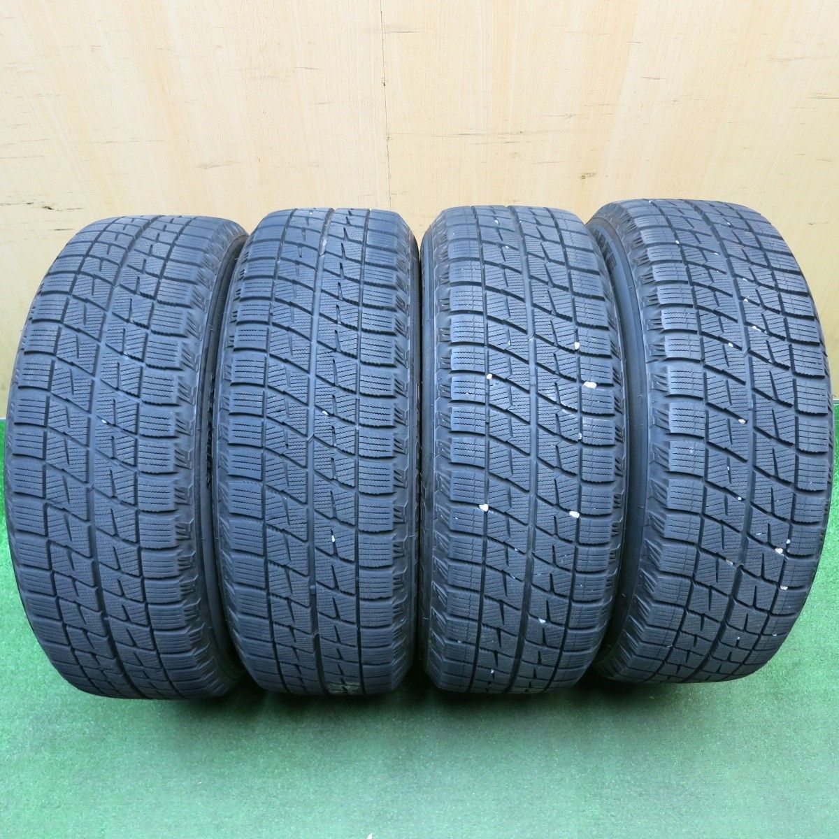 バリ溝！キレイ！8.5分☆スタッドレス 205/60R16 アイスエスポルテ