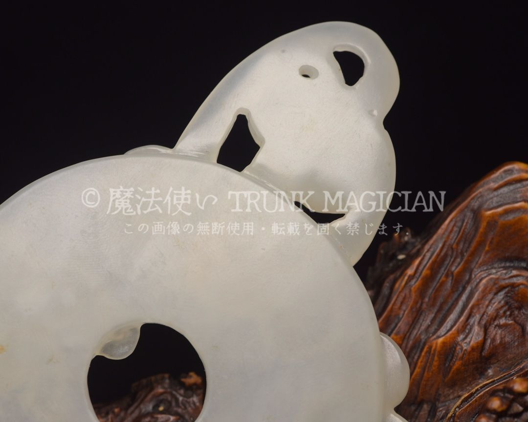 旧家蔵出し 和田玉細密彫 高古件 透空彫 瑞獣紋 玉璧 根付 置物 賞物