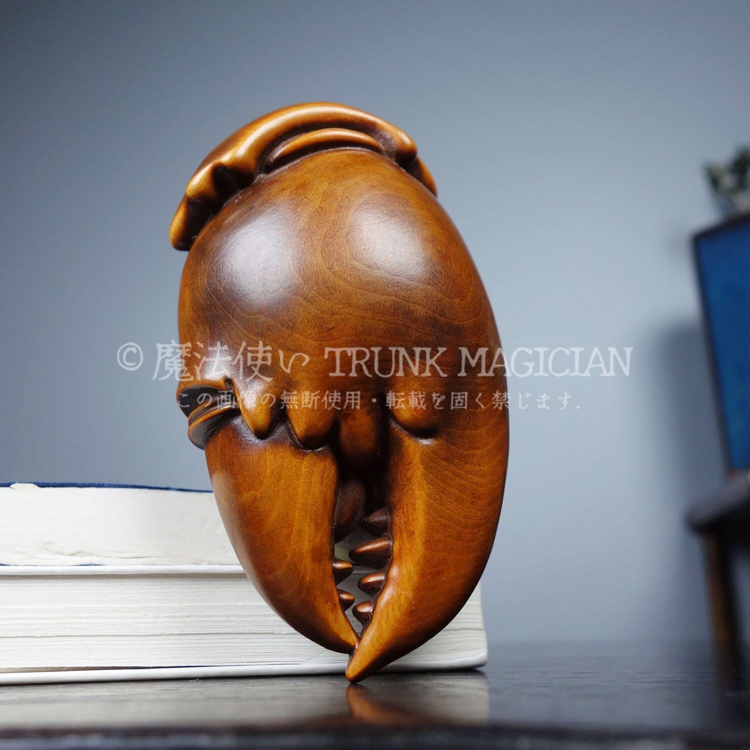 中国骨董 寿山石彫刻 蟹 木彫り台付 時代物 旧家蔵出し コレクター放出美品 旧家蔵出し 黄楊木細密彫 招財蟹鉗 置物 賞物 文房具 書道品 供養品 古