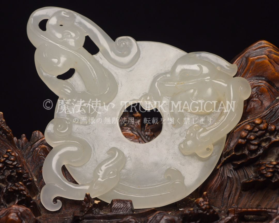 旧家蔵出し 和田玉細密彫 高古件 透空彫 瑞獣紋 玉璧 根付 置物 賞物