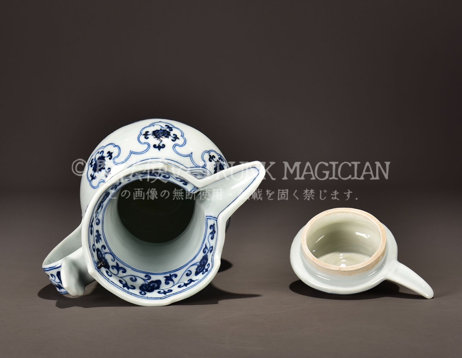 旧家蔵出し 大明宣德年製 纏枝如意八寶梵文 僧帽壷 古陶瓷器 陶芸 造型