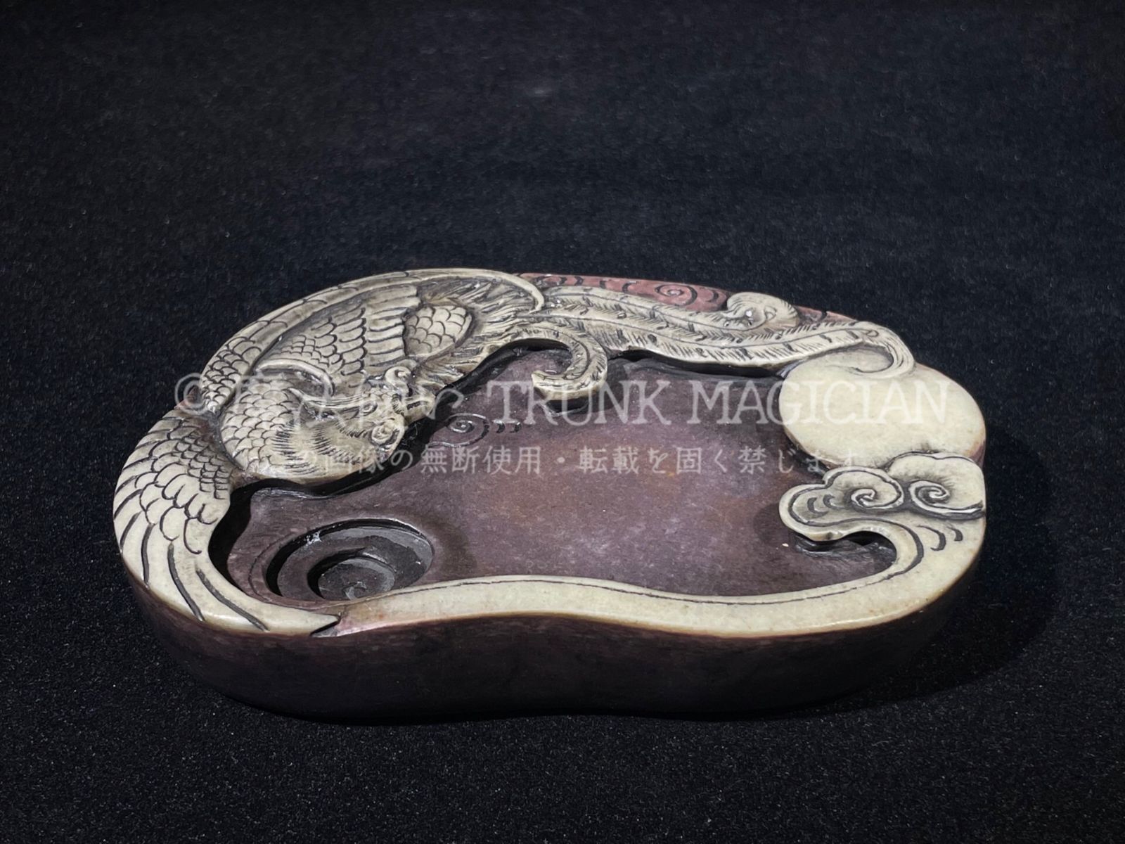 文房逸品古玉浮彫り 四神獣紋 円形 玉硯筆添文鎮 文房逸品古玉浮彫り 四神獣紋 円形 玉硯筆添