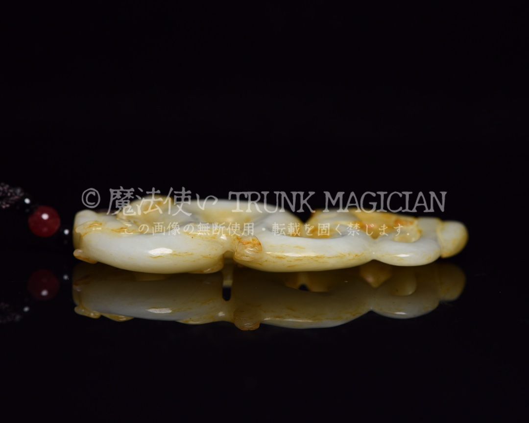 旧家蔵出し 和田玉細密彫 高古件 透空彫 飛龍在天 根付 置物 賞物 供養