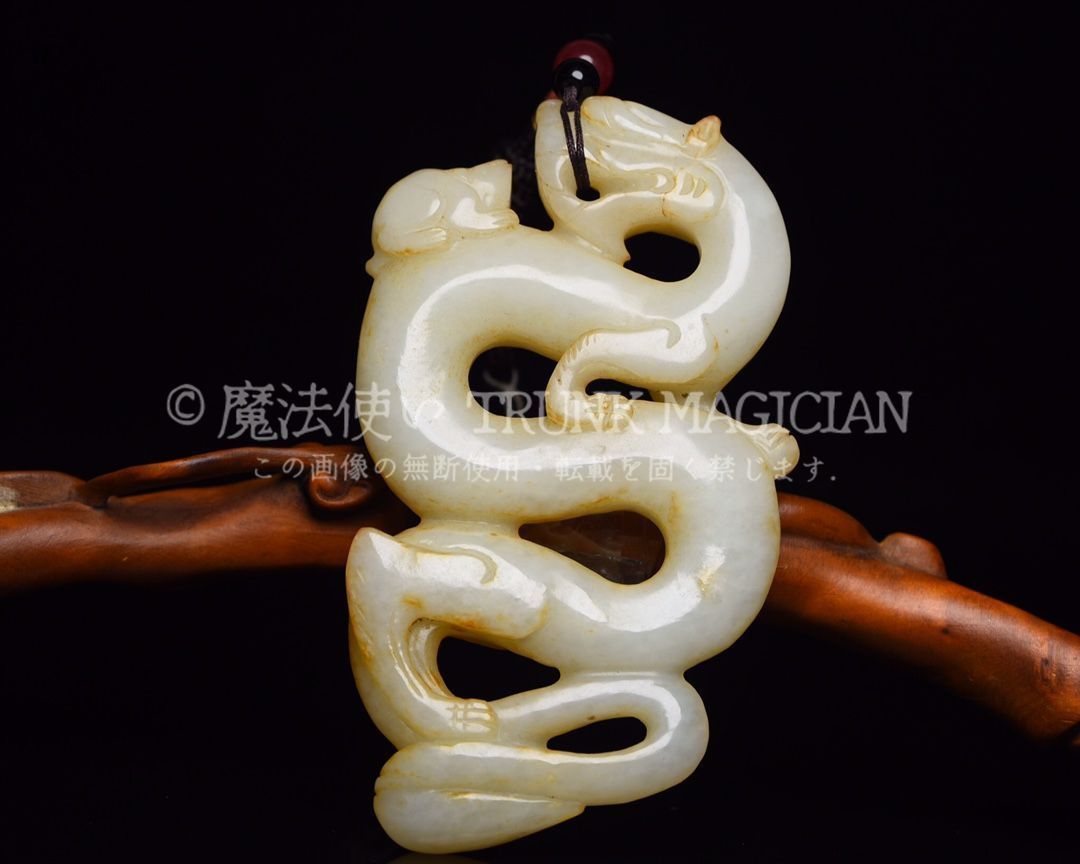 旧家蔵出し 和田玉細密彫 高古件 透空彫 飛龍在天 根付 置物 賞物 供養