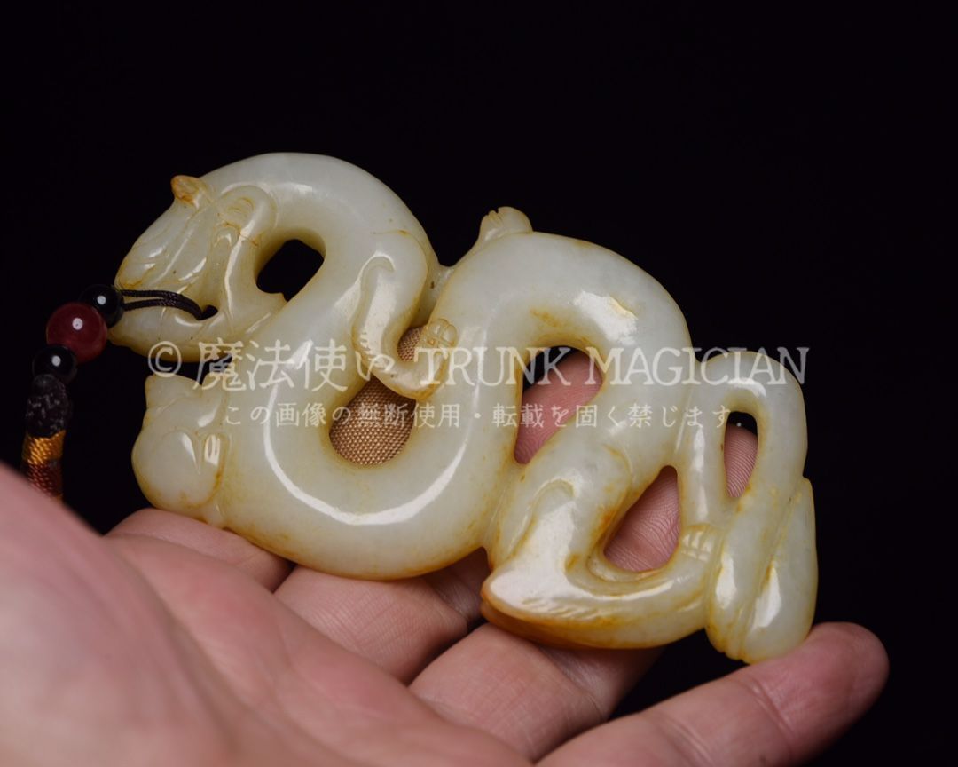 旧家蔵出し 和田玉細密彫 高古件 透空彫 飛龍在天 根付 置物 賞物 供養