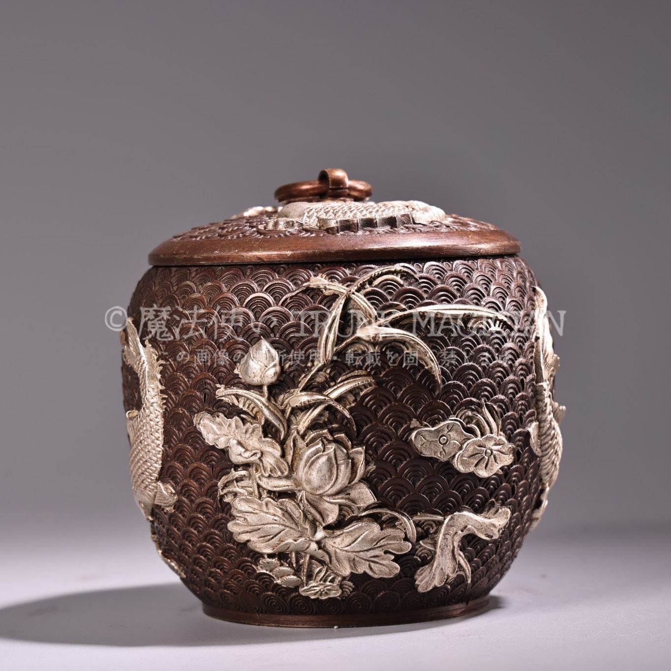 旧家蔵出し 紫銅製 浮彫 鏨刻 塗銀 金魚紋 罐 文房置物 賞物 造型精美