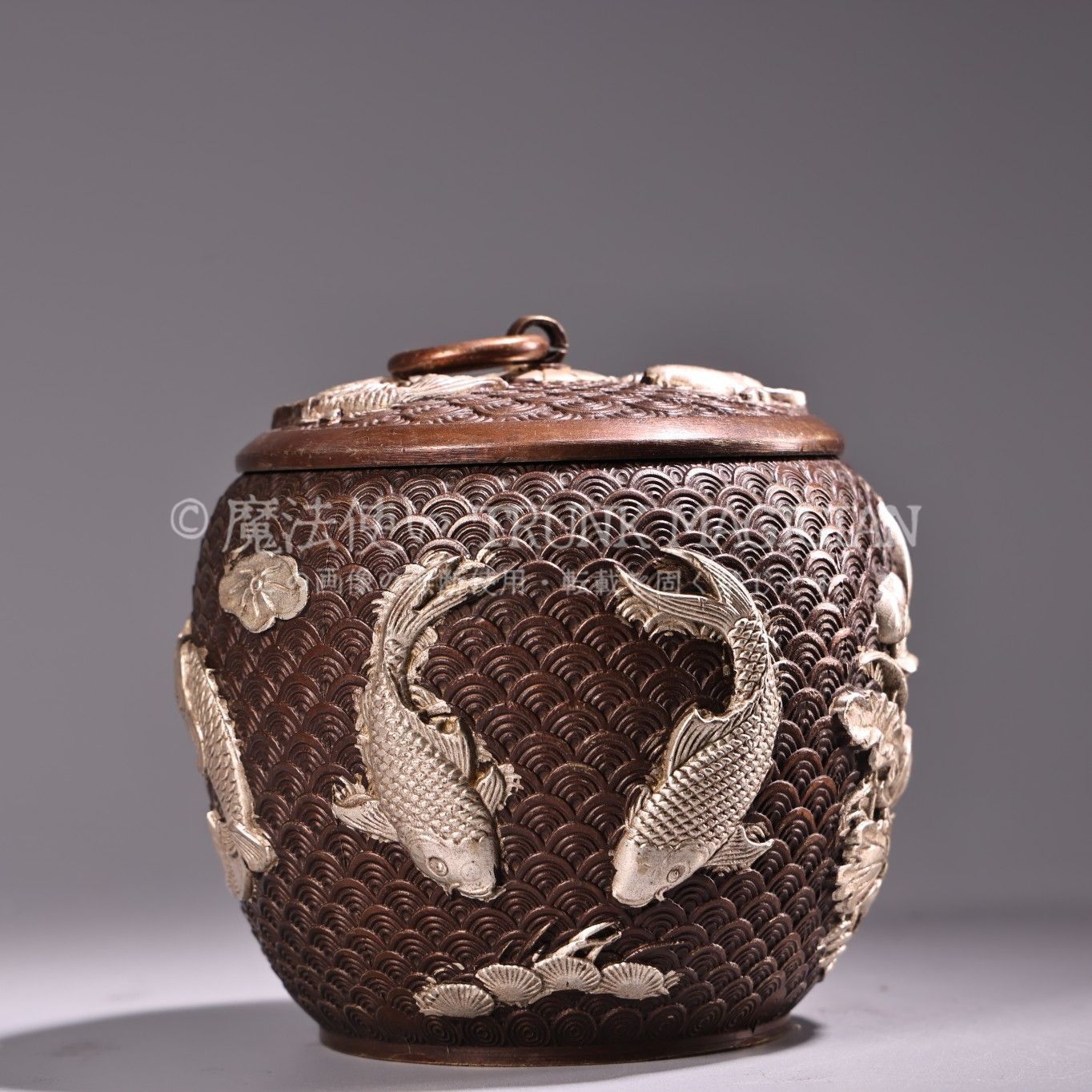 旧家蔵出し 紫銅製 浮彫 鏨刻 塗銀 金魚紋 罐 文房置物 賞物 造型精美