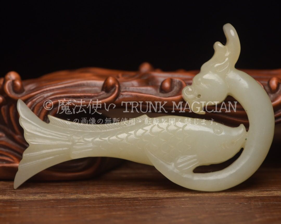 旧家蔵出し 和田玉細密彫 羊脂白玉 沁色自然 魚化龍 彫刻 根付 裝身具