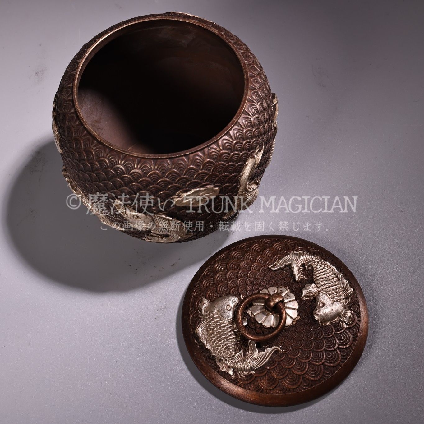 旧家蔵出し 紫銅製 浮彫 鏨刻 塗銀 金魚紋 罐 文房置物 賞物 造型精美