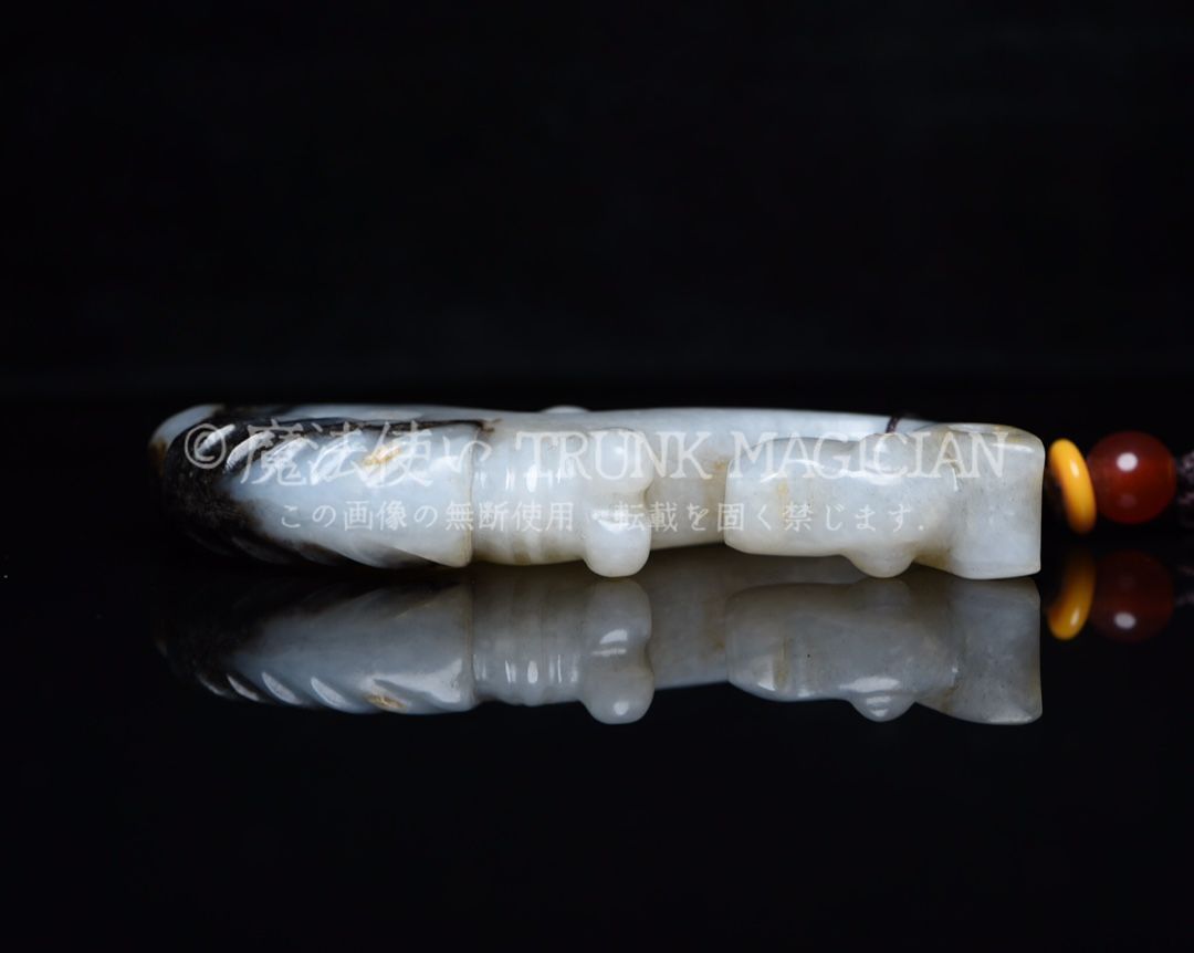 中国美術 古玉 和田玉 透かし彫り 竜紋 お守り 根付 旧蔵 コレクション 旧家蔵出し 和田玉細密彫 沁色自然 高古件 透空彫 龍勾 置物 賞物 供養