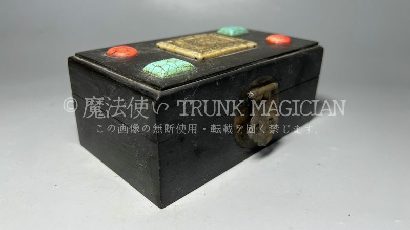 旧家蔵出し 木材細密彫 古玉嵌 寶石嵌 香盒 収納盒 文房賞物 古美術品