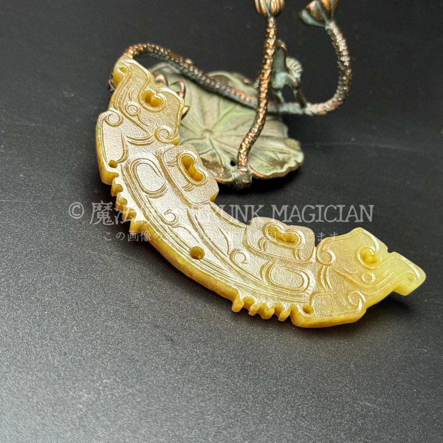 旧家蔵出し 和田玉細密彫 羊脂白玉 沁色自然 雙龍玉? 彫刻 根付 裝身具