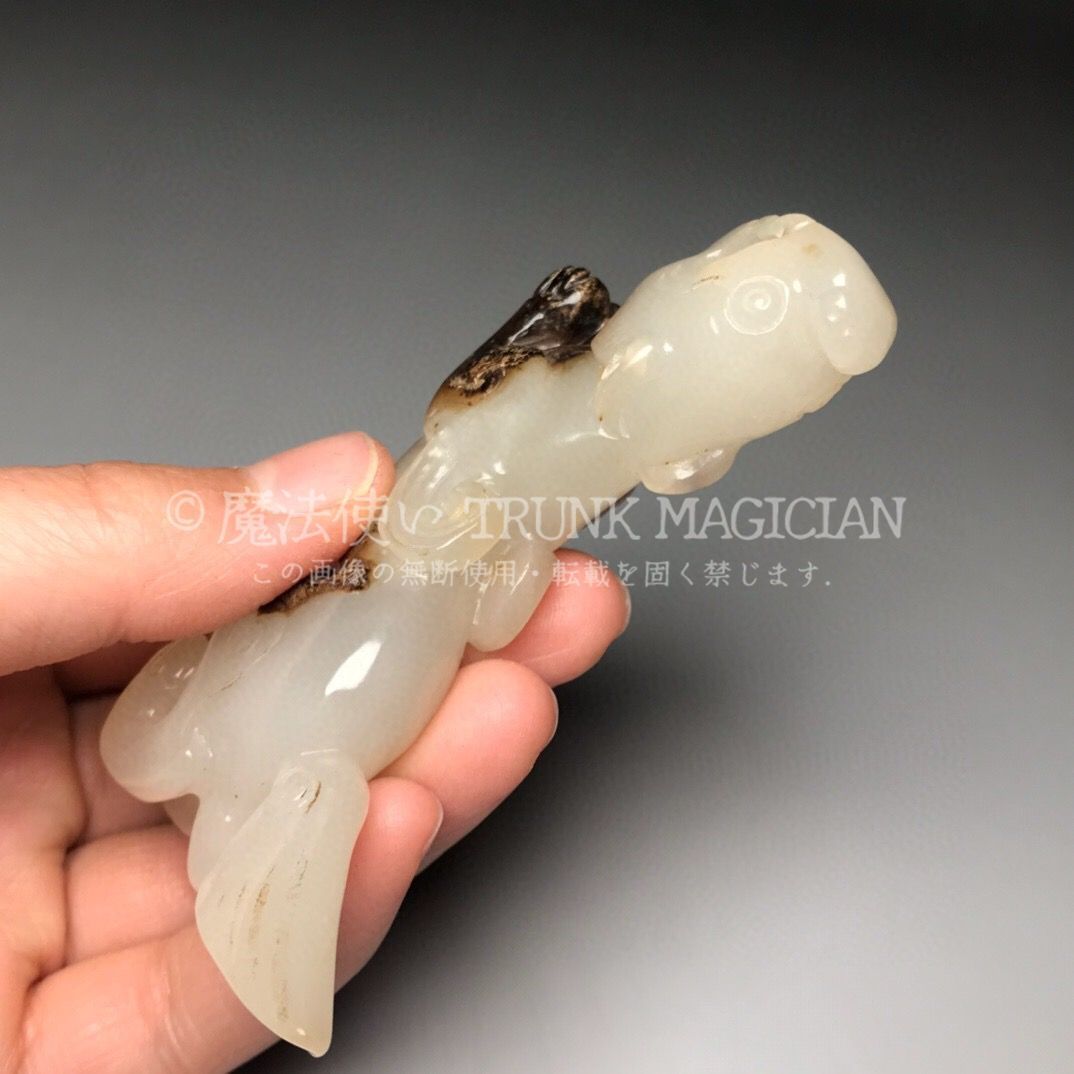 旧家蔵出し 和田玉細密彫 羊脂白玉 沁色自然 飛獣 彫刻 根付 裝身具 賞
