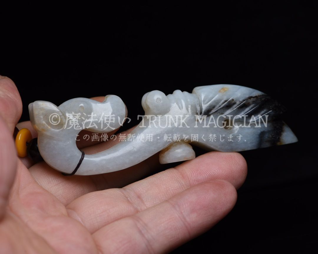 中国美術 古玉 和田玉 透かし彫り 竜紋 お守り 根付 旧蔵 コレクション 旧家蔵出し 和田玉細密彫 沁色自然 高古件 透空彫 龍勾 置物 賞物 供養