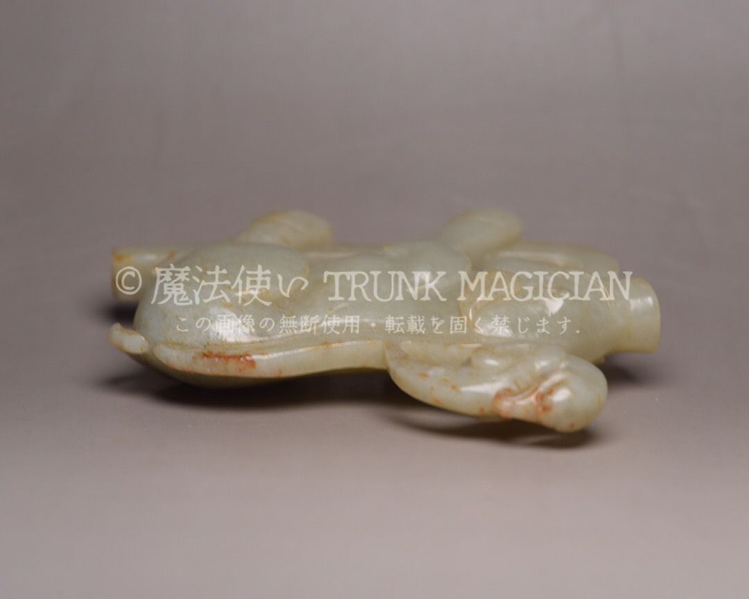 旧家蔵出し 和田玉細密彫 羊脂白玉 沁色自然 招財豬 彫刻 根付 裝身具