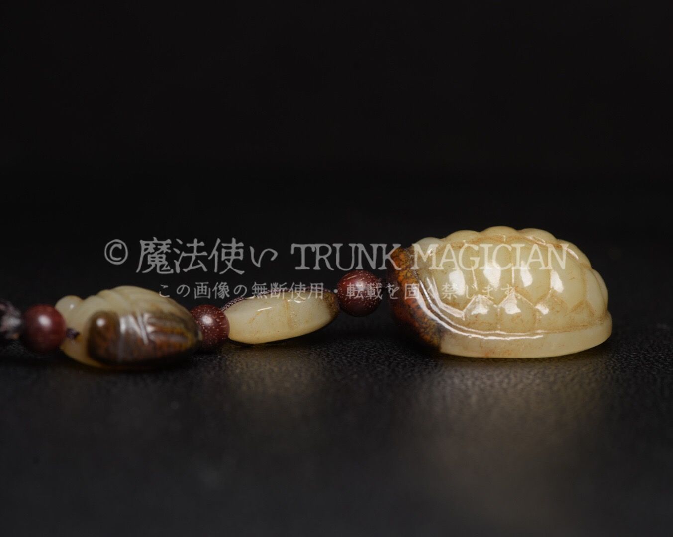 旧家蔵出し 和田玉細密彫 羊脂白玉 沁色自然 龜殼 彫刻 根付 裝身具 賞