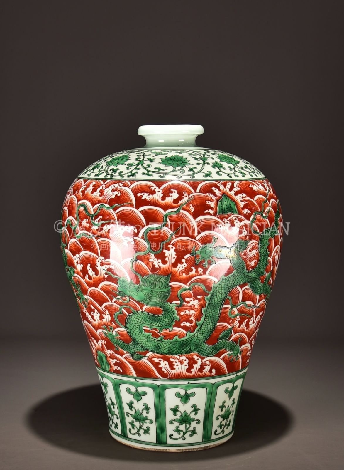 旧家蔵出し大明宣德年製 紅綠彩 海水龍紋 梅瓶 古陶瓷器 陶芸 造型精美