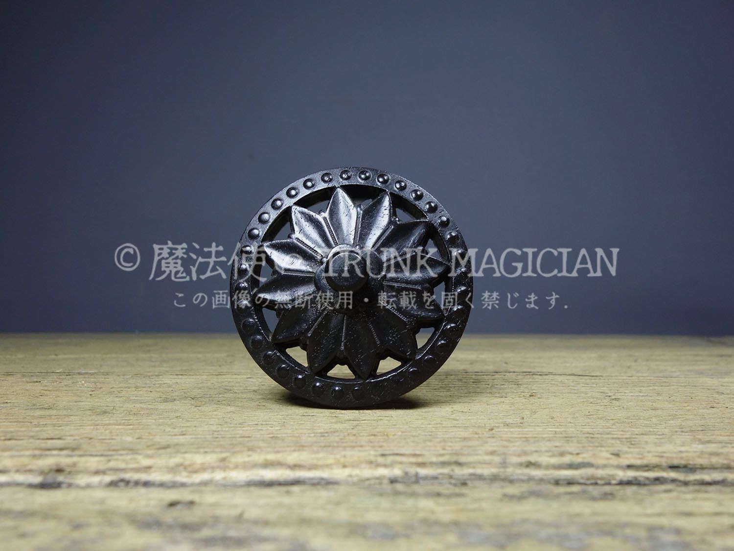 旧家蔵出し 檀木製 細密彫 蓮花熏香炉 香道具 逸品仏具 仏具一般 供養