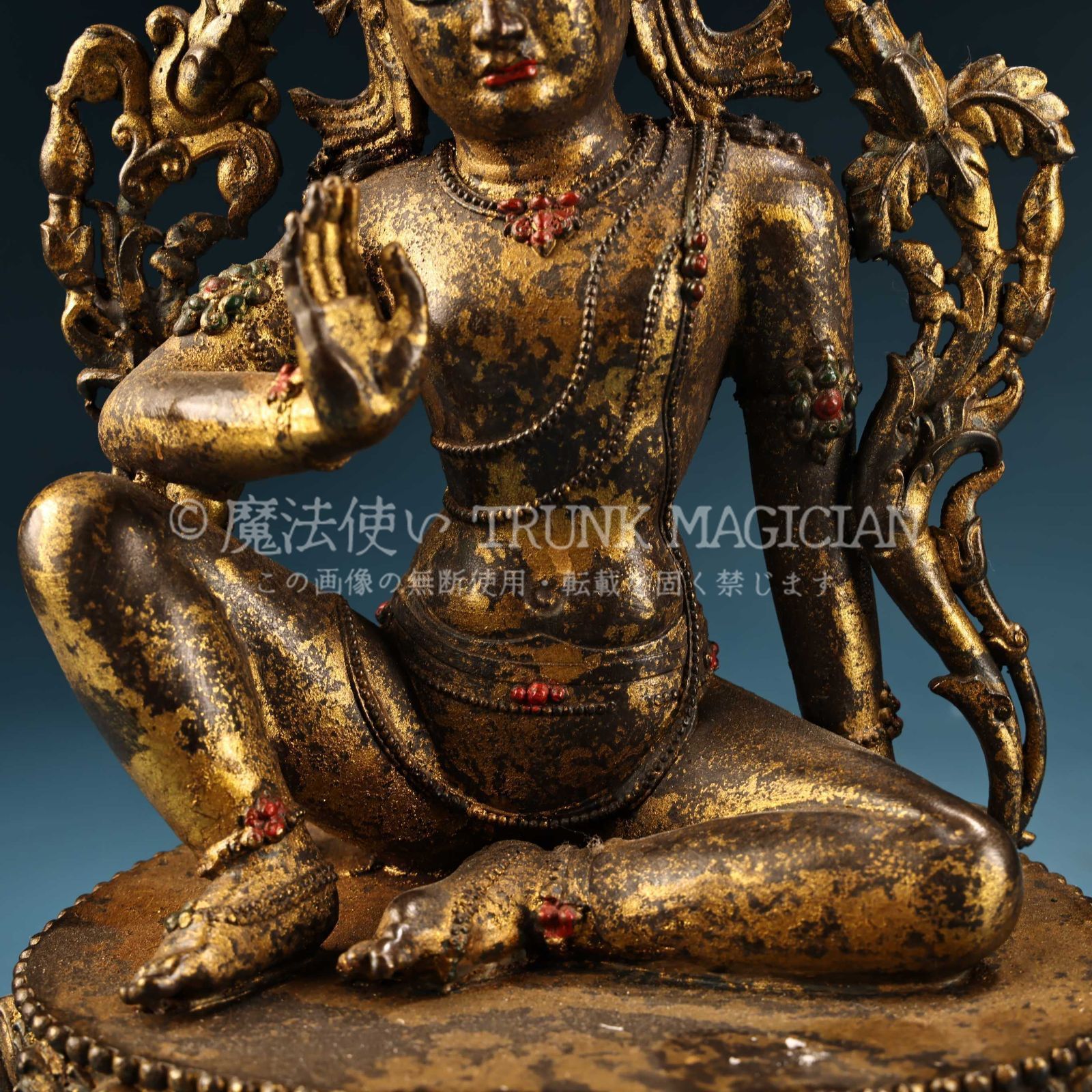 旧家蔵出し 銅製 泥金 浮彫 鏨刻 自在觀音像 仏像 密宗密教 供養品 古