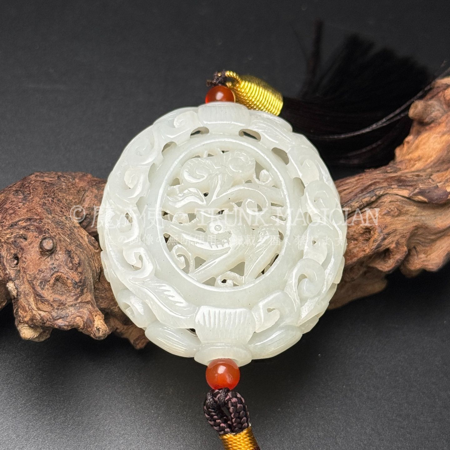 旧家蔵出し 和田玉細密彫 透空彫 花鳥紋 香嚢 根付 裝身具 置物 賞物