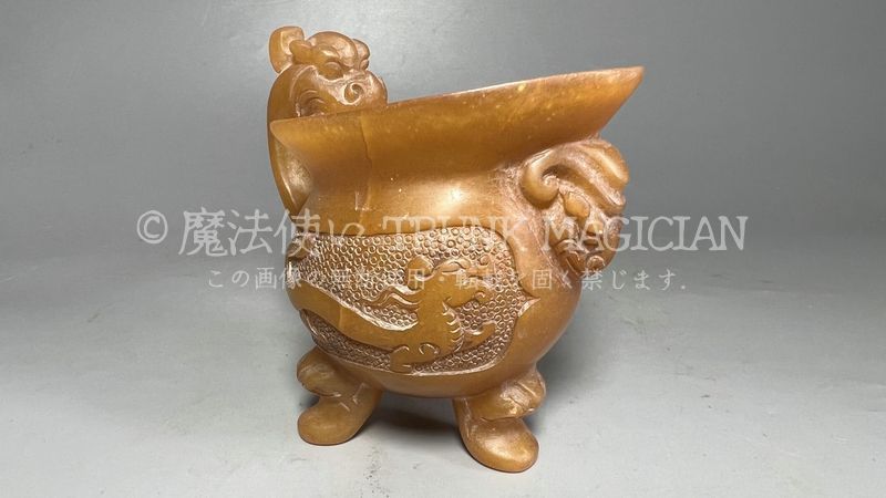 旧家蔵出し 寿山石細密彫 田黄石 神獣紋 三足酒杯 酒器 文房賞物 供養