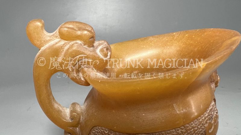 旧家蔵出し 寿山石細密彫 田黄石 神獣紋 三足酒杯 酒器 文房賞物 供養