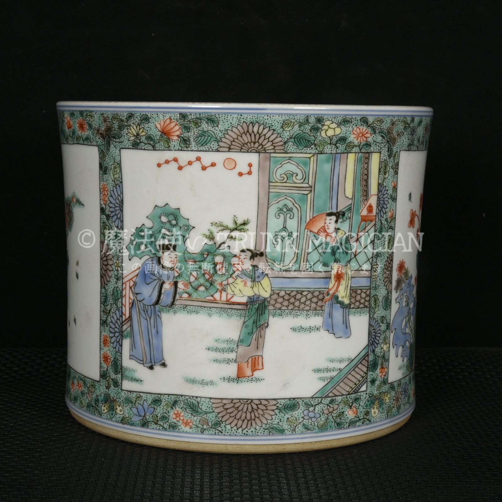 中国 清時代 旧家蔵出し 【大清康熙年製】官窯 陶芸 骨董 古玩 古美術 。 旧家蔵出し 大清康熙年製 五彩 開窗 人物花鳥紋 筆筒 古陶瓷器 陶芸