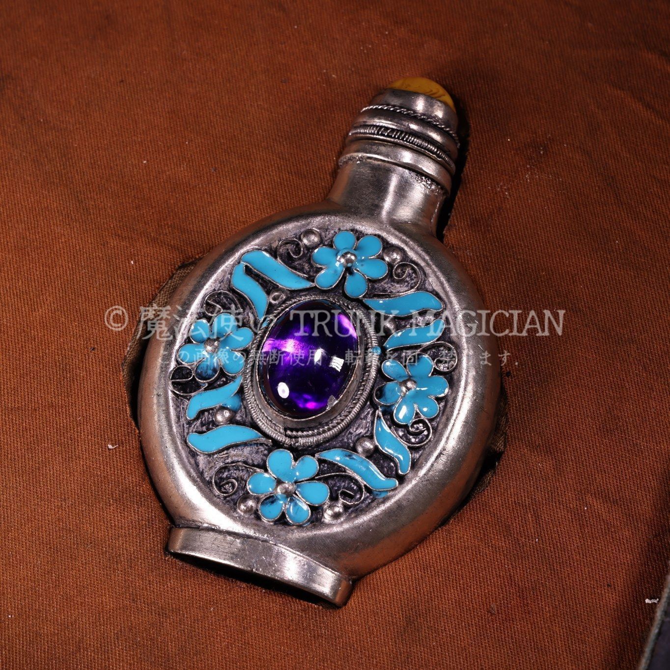 旧家蔵出し 銅胎景泰藍 琺瑯彩 寶石嵌 藥壷 鼻煙壷 裝身具 根付 漆箱付