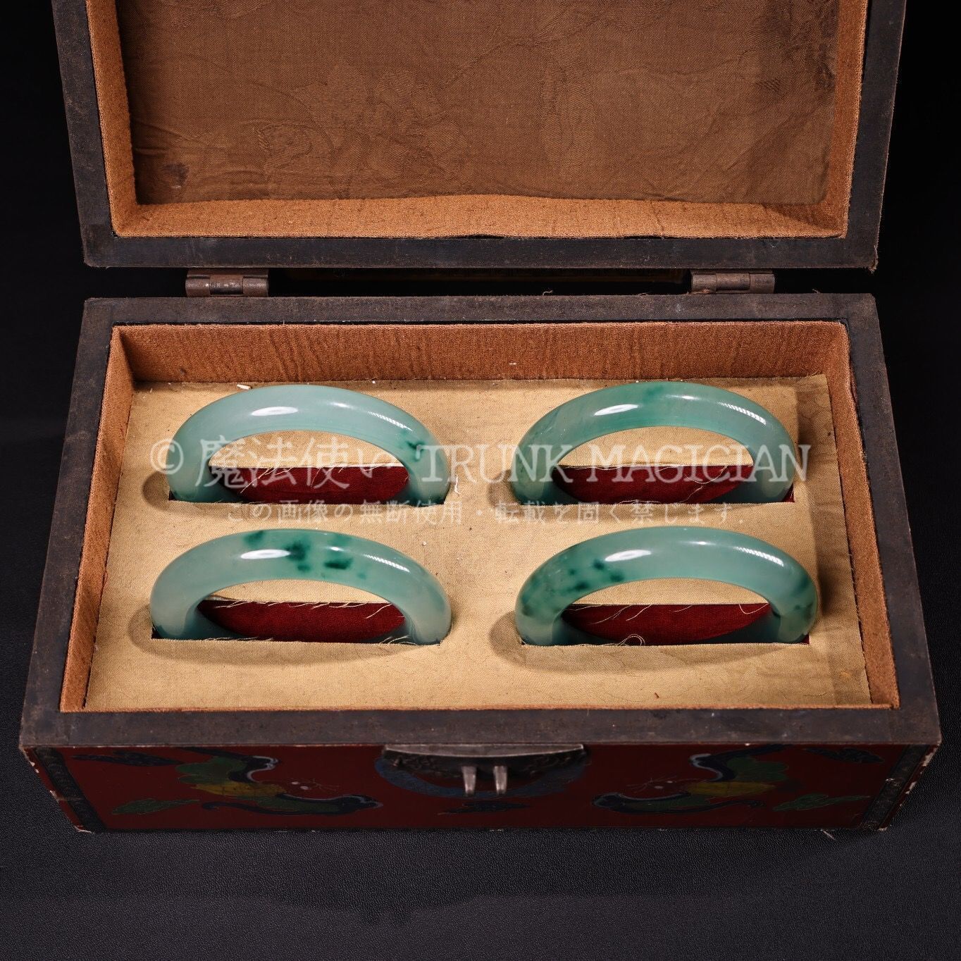 旧家蔵出し 翡翠細密彫 高冰 腕輪 漆器箱付 根付 裝身具 供養品 古美術