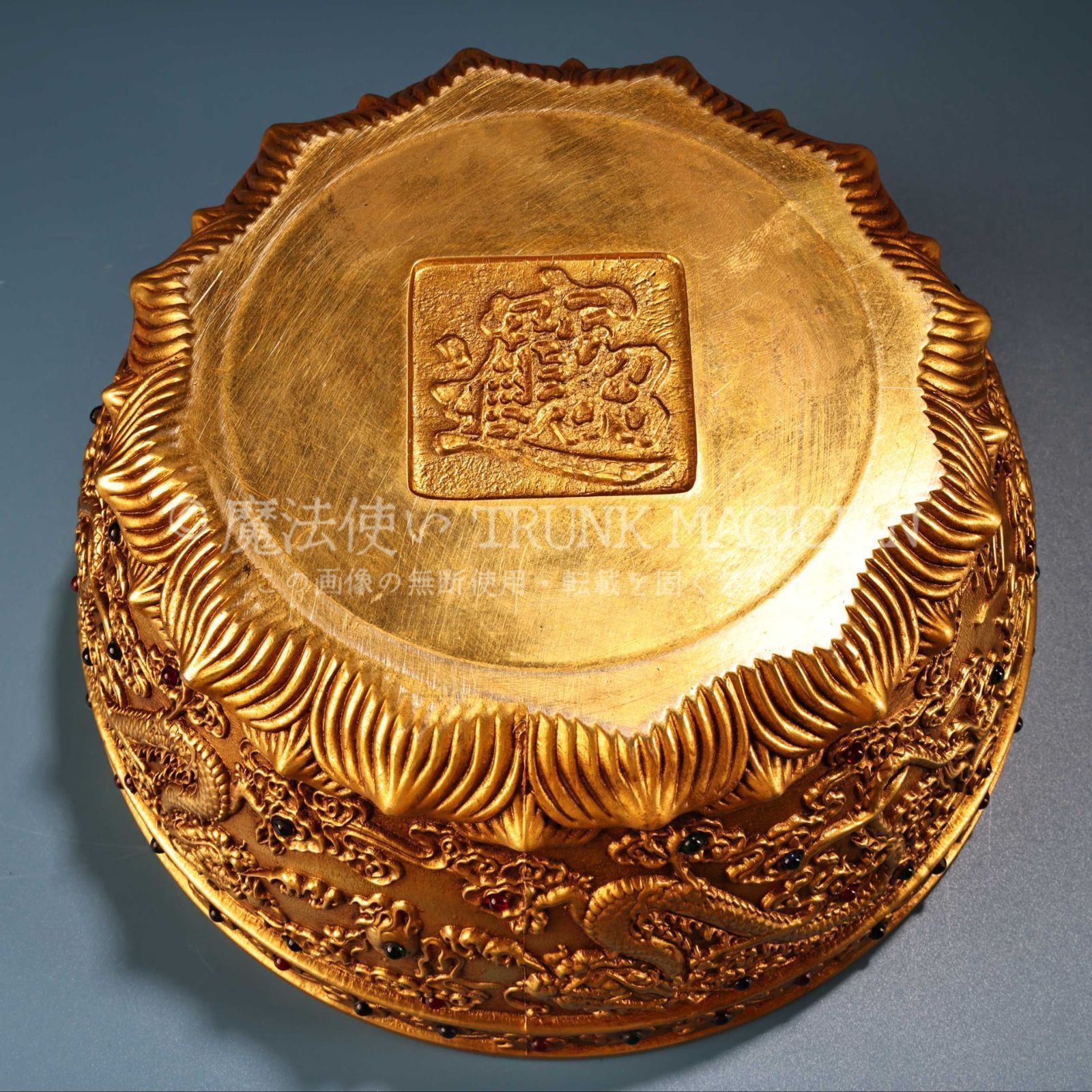 旧家蔵出し 銅製 塗金 二龍戲珠紋 聚寶盆 置物 賞物 供養品 古美術品