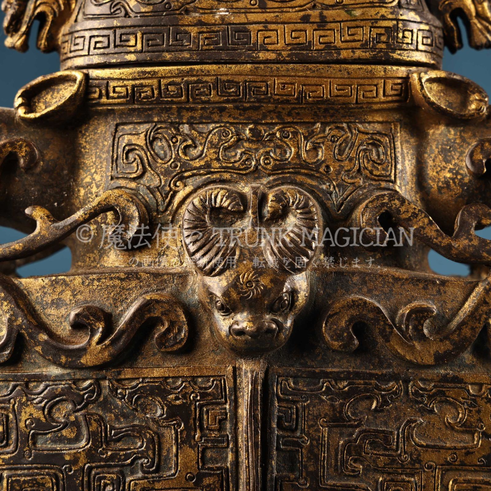 旧家蔵出し 銅製 泥金 浮彫 鏨刻 牛頭紋 尊 花瓶 花器 副葬品 置物 賞