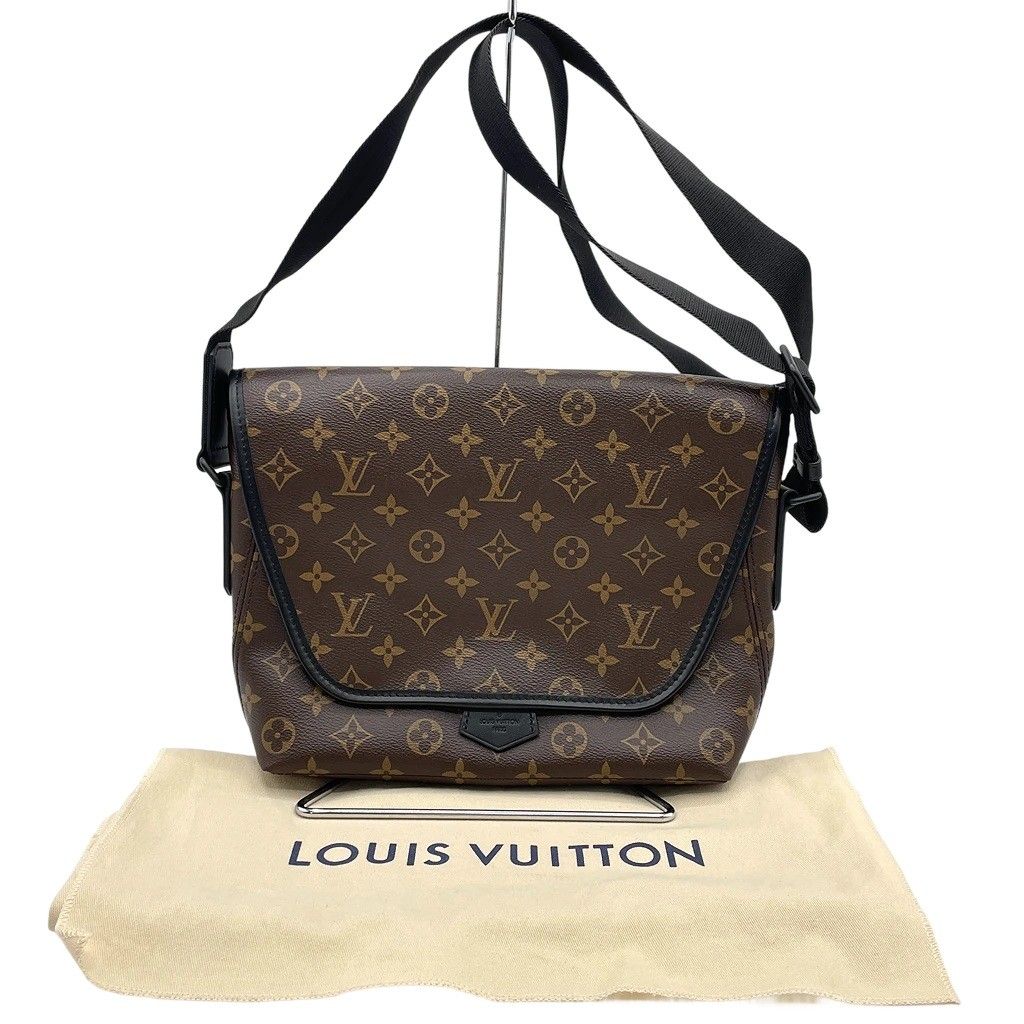Louis Vuitton ルイヴィトン モノグラム・マカサー マグネティック