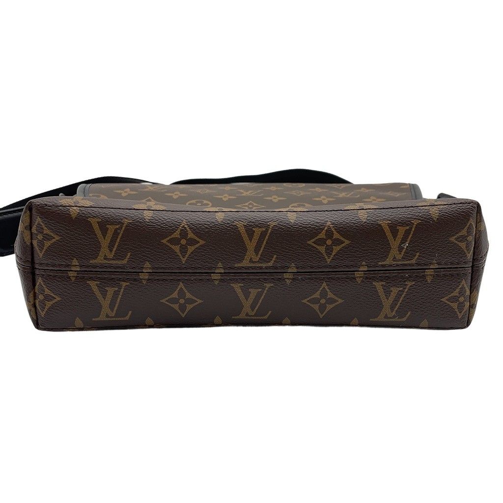 Louis Vuitton ルイヴィトン モノグラム・マカサー マグネティック