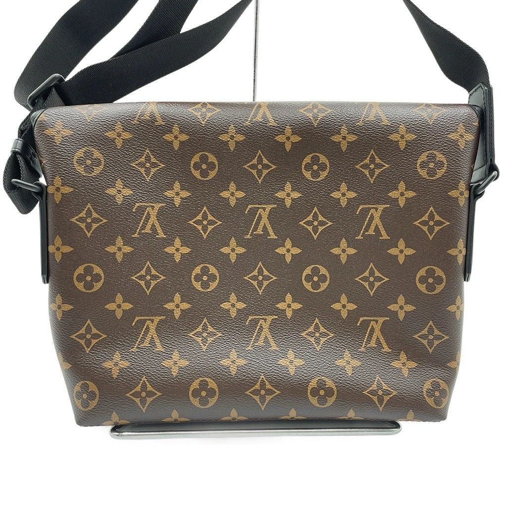 Louis Vuitton ルイヴィトン モノグラム・マカサー マグネティック